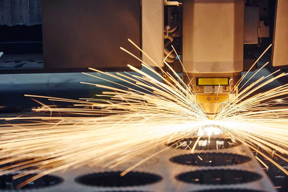 Laser cutting metal with sparks